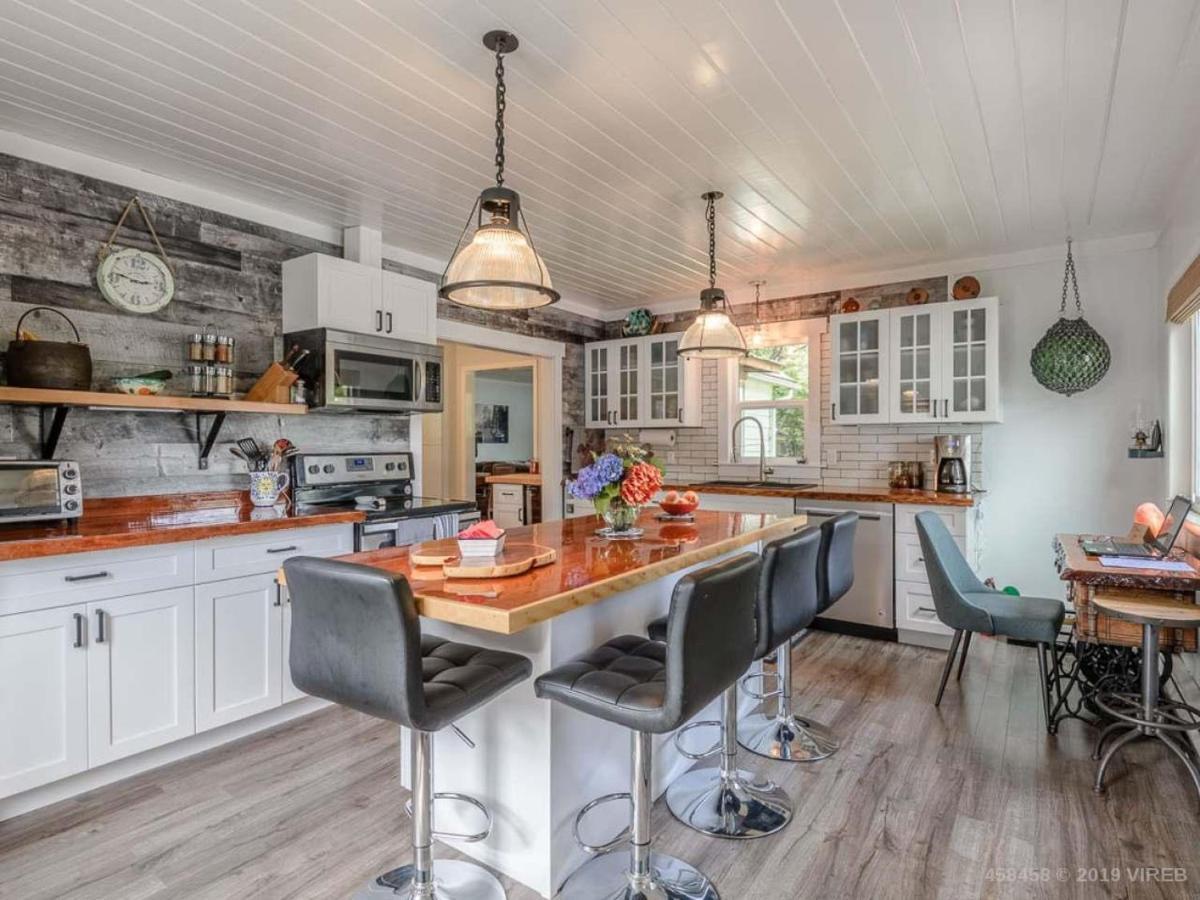 Hotel Woods End Landing Bamfield Exterior foto